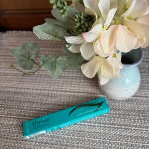 Thrive Causemetics Infinity WaterProof Eyeliner Lizzie Moss Green Matte